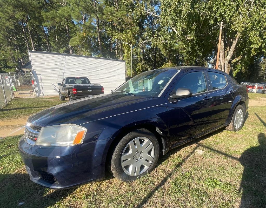2013 Dodge Avenger SE's photo